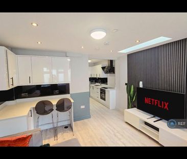 1 bedroom in a house share to rent - Photo 2