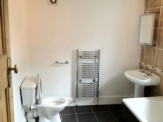 4 bedroom terraced house to rent - Photo 1