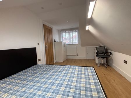 3 Bed Maisonette, Ilford, IG1 - Photo 5