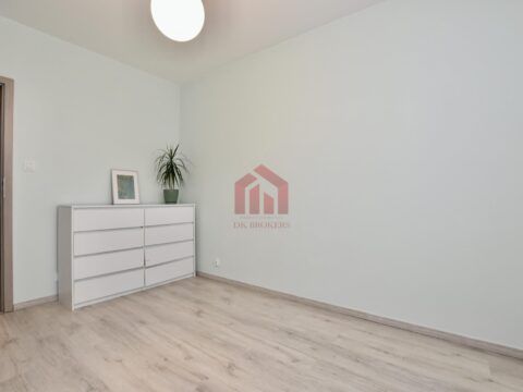 3-pok mieszkanie z miejscem w garażu i komórką - Photo 1