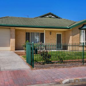 Family-Friendly 4 Bedroom Home Close to Schools & CBD - Photo 2