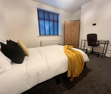 1 bedroom in a house share to rent - Photo 2