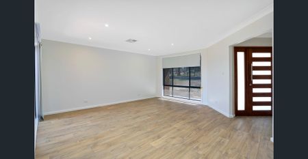 Spacious Living! - Photo 4