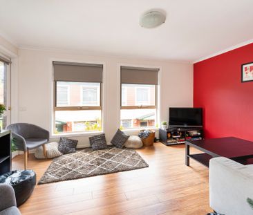 Stylish Two-Bedroom Apartment in Prime Box Hill Location - Photo 3