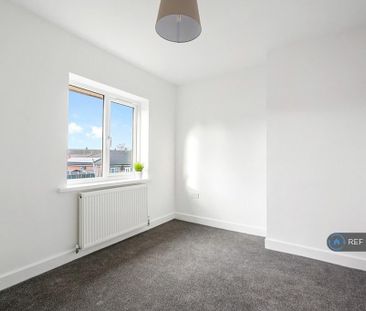 3 bedroom end of terrace house to rent - Photo 5