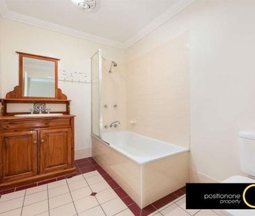 Large Townhouse Backs Onto Parkland - Photo 6