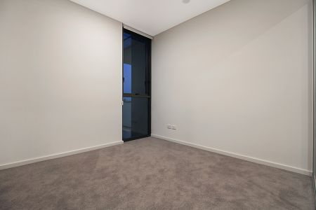 Nearly Brand New 2 Bedroom Apartment - To be the first Inspection! - Photo 4