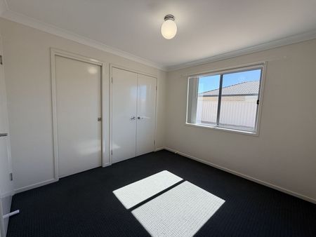Low maintenance home - Photo 3