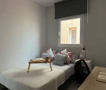 Calle de Pradales, Madrid, Community of Madrid 28047 - Photo 6