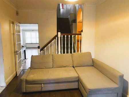 Bath Road, Hounslow, TW3 - Photo 2