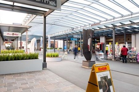 Living in the Mühlefeld shopping center - Photo 5