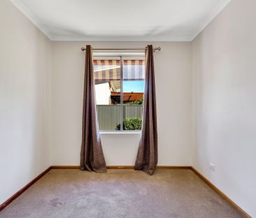 Open the Door to Coastal Comfort and Everyday Convenience - Photo 2