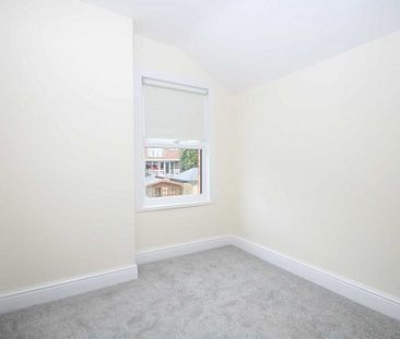 3 bed Semi-Detached for rent - Photo 3