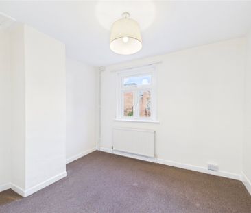 2 bedroom House in Watlington Street, Reading - Photo 2
