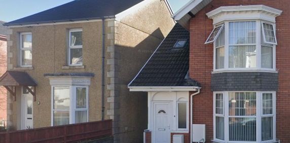 1 bedroom in a house share to rent - Photo 2