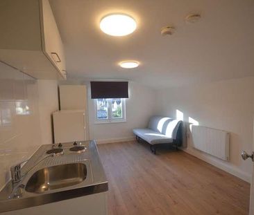 Brownhill Road, London, SE6 - Photo 3