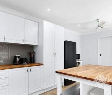 MODERN 3 X 2 FAMILY HOME!!! - Photo 4