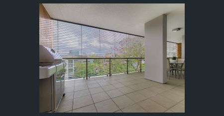 Brand New Carpet & Freshly Painted - Photo 5