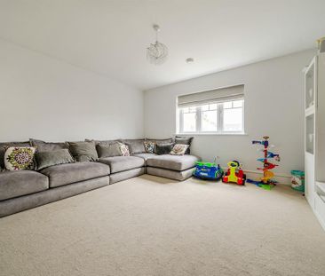 4 bedroom semi-detached house to rent - Photo 1