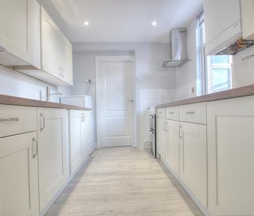 2 bedroom semi-detached house to rent - Photo 2
