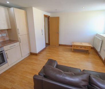 3 bedroom flat to rent - Photo 3