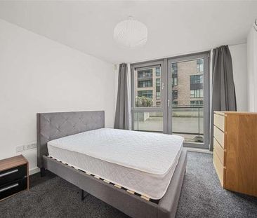 High Street, Stratford, E15 - Photo 3