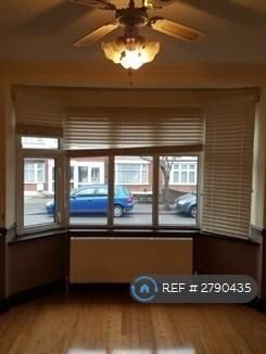 4 bedroom terraced house to rent - Photo 2