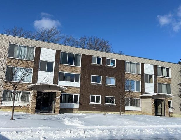 New renovated 4 1/2 available the Feb 1 - Photo 1