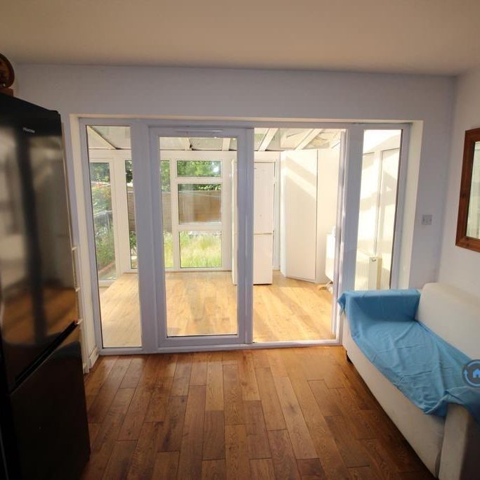 3 bedroom flat to rent - Photo 1