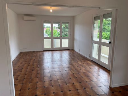 Location Appartement 3 pièces 94m² - Photo 2
