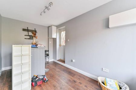 4 bedroom detached house to rent - Photo 5