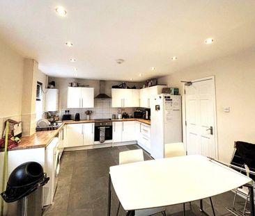 1 bedroom in a house share to rent - Photo 4