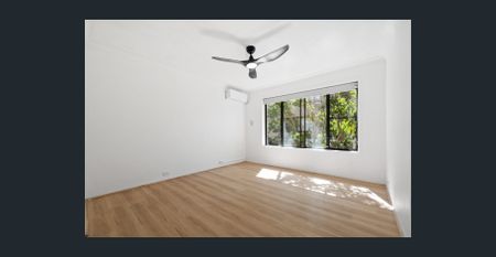 Ultimate Broadwater Lifestyle - North facing - Prime Location - Unfurnished - Photo 2