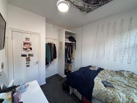 70 Flat 1 Headingley Avenue, Leeds, LS6 3ER - Photo 2