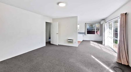 Five Bedroom Two Bathroom In Riccarton Available Now - Photo 3