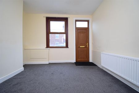 Wakefield Road, Ossett - Photo 2