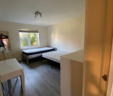 2 Bed Flat, Glaucus St, E3 - Photo 3