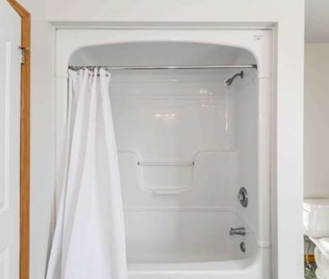 For Lease - 34 Mcfaul Street, Caledon, Ontario - Photo 6