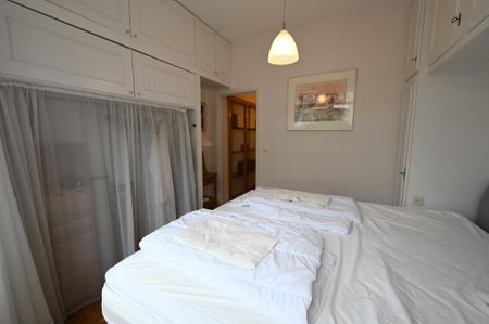 GEMEUBELD: Lichtrijk 1-kamer appartement gelegen aan de zonnekant van de Koningslaan. - Foto 5