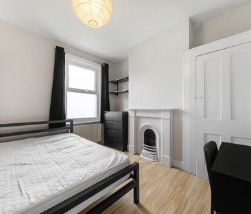Room in a Shared House, Kincaid Road, SE15 - Photo 4