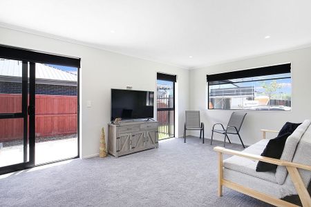 Lovely sunny 2024 4 bed home available for rent - Photo 5