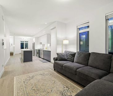 Beautiful 3 Bed and Den Corner Unit Townhouse in South Surrey - Photo 6