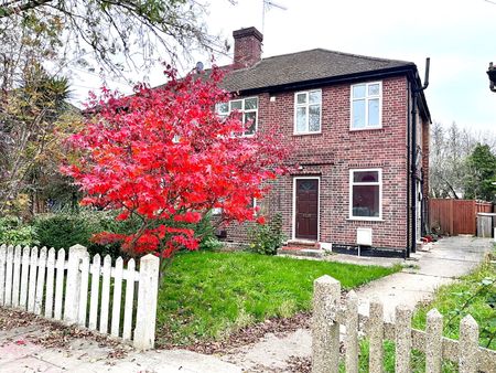 2 bedroom maisonette with private garden, Shelley Close, Greenford UB6 8RT - Photo 5