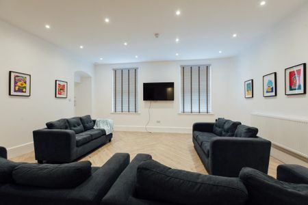 1 bedroom in a house share to rent - Photo 2