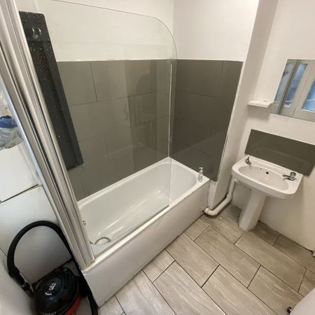 Room in a Shared House, Recreation View, LS11 - Photo 4