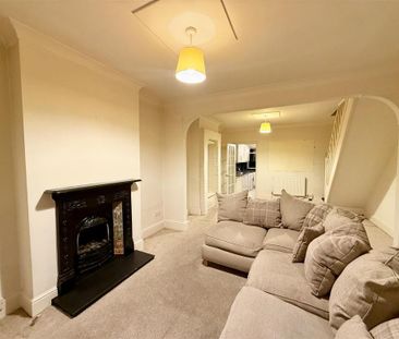 3 bedroom end of terrace house to rent - Photo 3