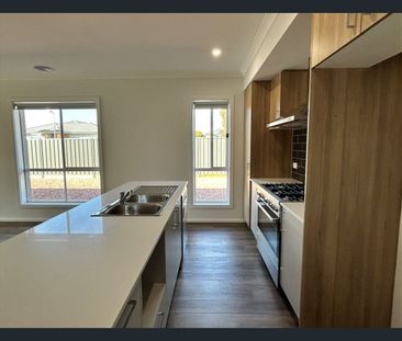 Lovely family home in popular Huntly - Photo 4