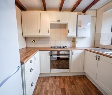 3 bedroom end of terrace house to rent - Photo 3