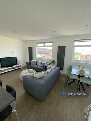 1 bedroom in a flat share to rent - Photo 1