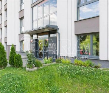 Pronájem moderního bytu 1+kk s předzahrádkou, Praha 15 Hostivař - Fotografie 3